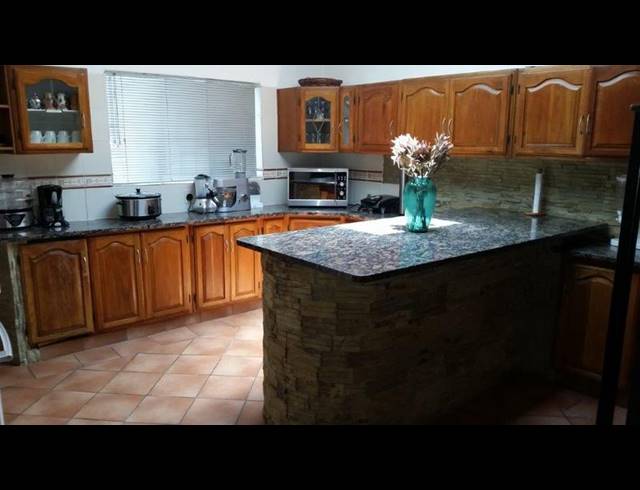 10 BEDROOM HOUSE FOR SALE IN WATERKLOOF RIDGE